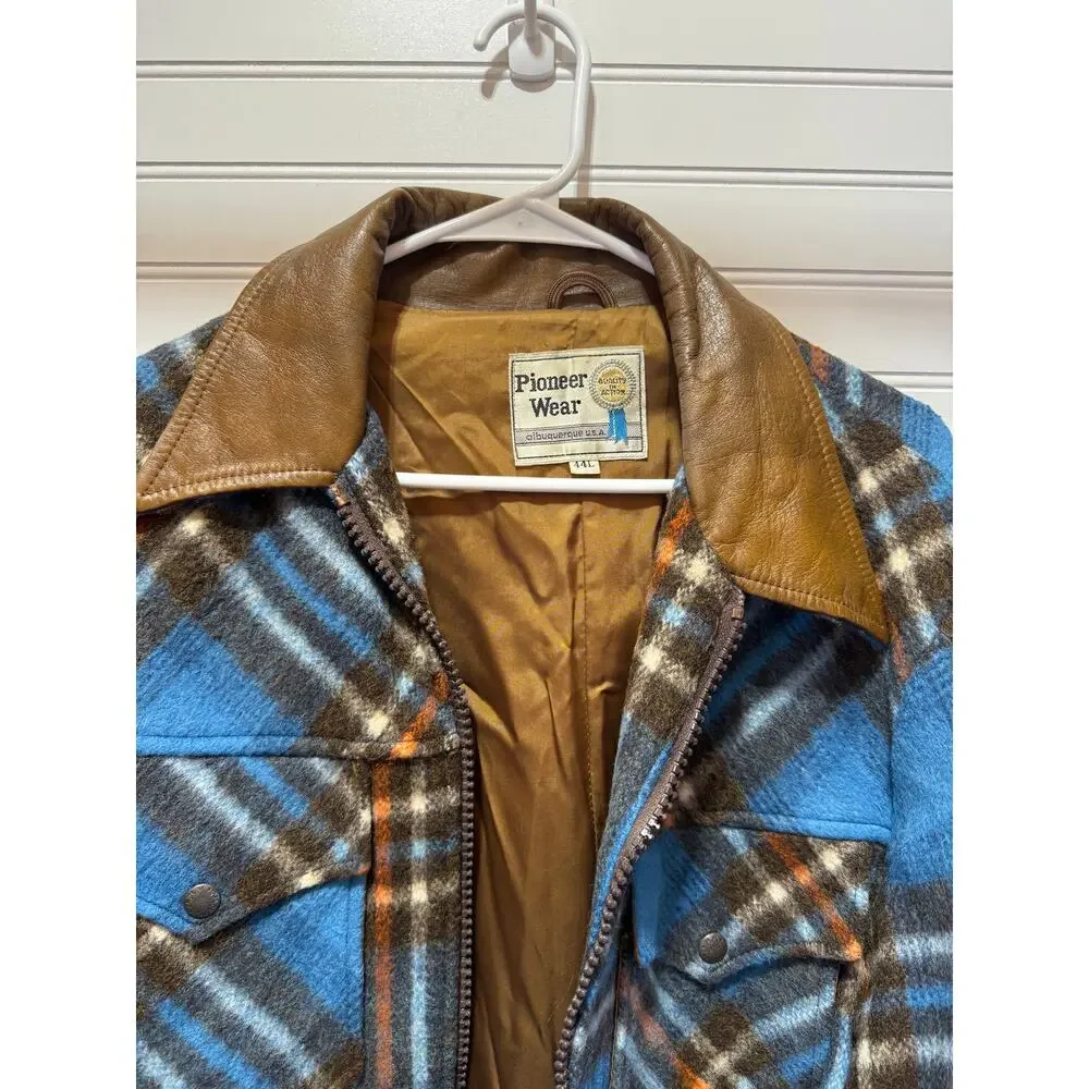 Pioneer Wear euc vintage